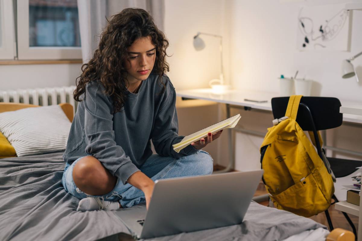 Étudiant ce que vous pouvez faire en ligne pour gagner du temps — free download